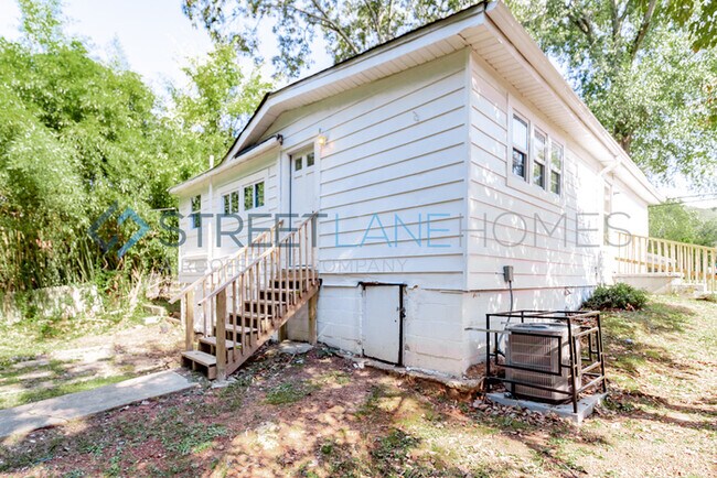 Building Photo - 8004 Rugby Ave