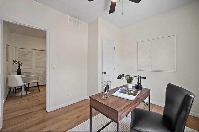 Building Photo - Historic Hillside 2 Bedroom 2 Bathroom