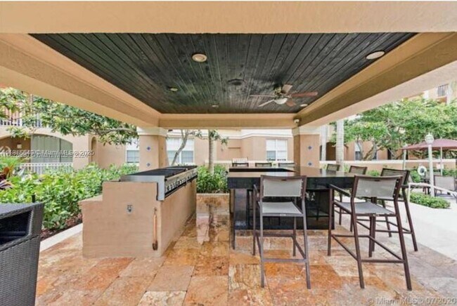 Building Photo - 19601 E Country Club Dr
