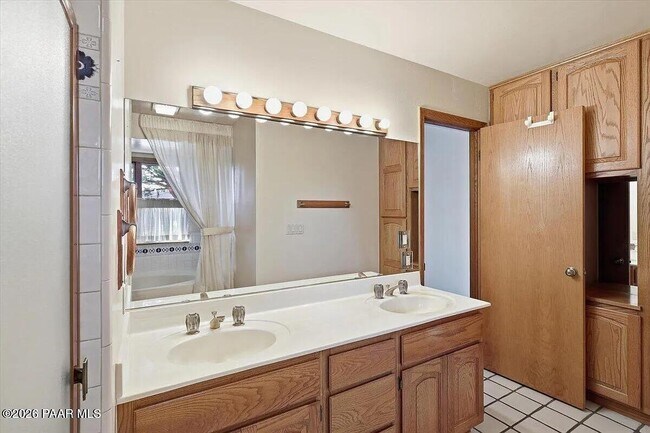 Building Photo - 235 Solar Heights Terrace