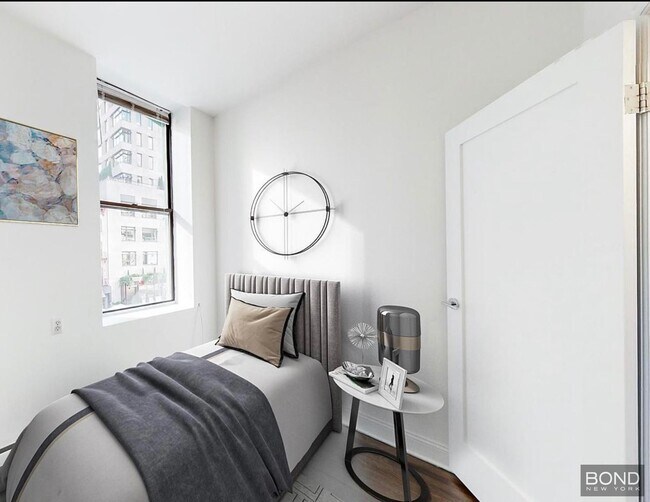 Building Photo - 957 Second Avenue