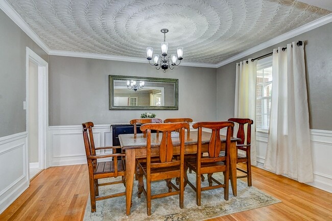 Building Photo - ONE LEVEL LIVING at it's FINEST in the SOU...