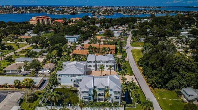 Building Photo - 7004 Grevilla Ave S