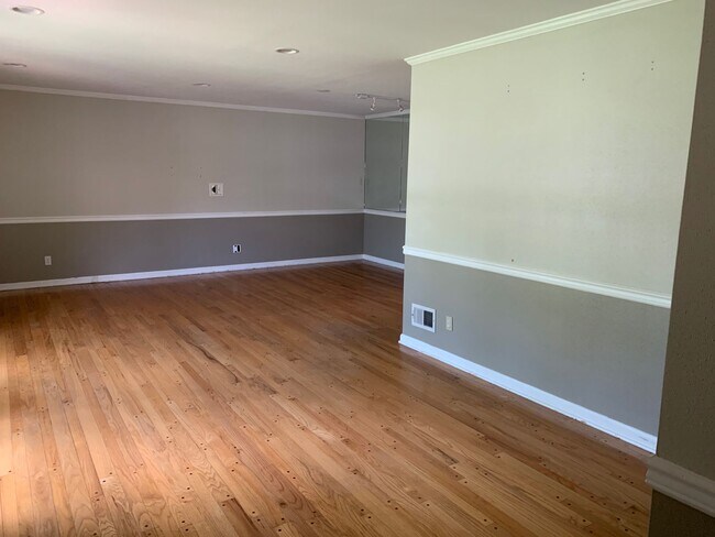 Building Photo - 1991 Idlewood Dr