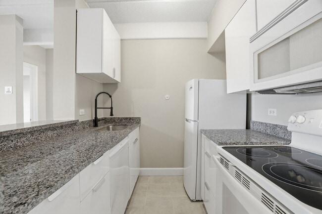 Building Photo - $1,545.94 - 1 Bed, 1 Bath Condo in the Heart of Denver!