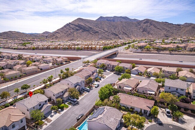 Building Photo - Fully Remodeled & Move-In Ready – Modern Finishes + Huge Loft!