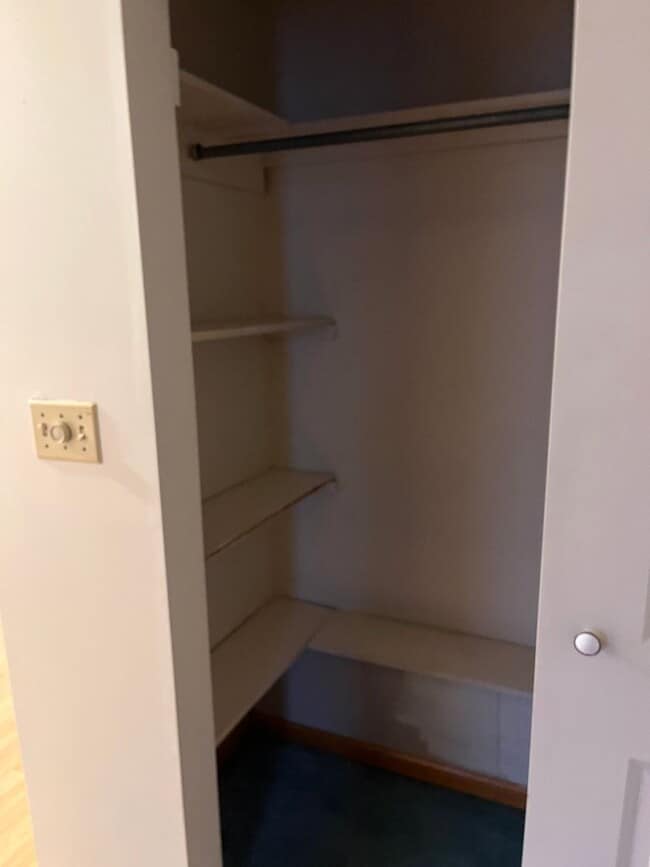 Building Photo - 940 Woodlawn St