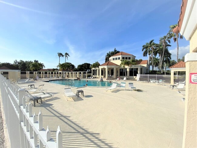Building Photo - ** VILLAGES AT EMERALD LAKES ** 2 BED / 2 ...