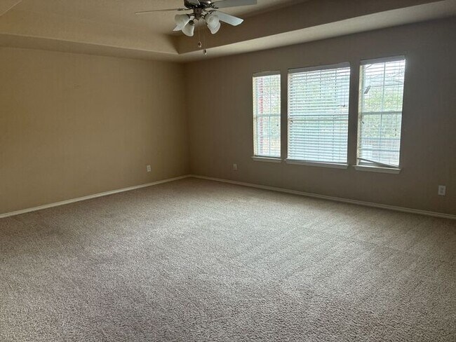 Building Photo - 5BR/4BA w/ Fenced Yard + Covered Parking in Schertz, TX