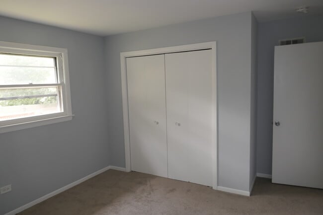 Building Photo - 22750 Valley Dr