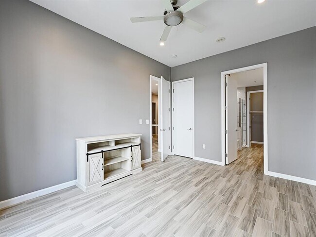 Building Photo - 54 Rainey St