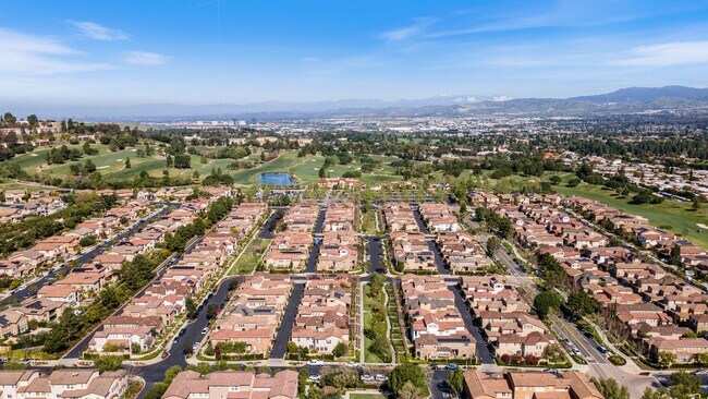 Building Photo - Stunning 4 Bedroom Home in Aliso Viejo!