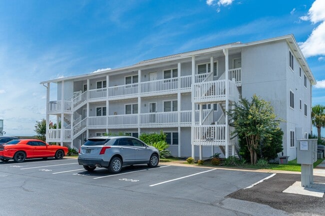 Building Photo - Waterfront Condo!