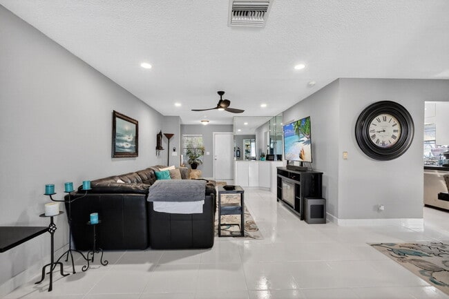 Building Photo - 6357 Overland Dr