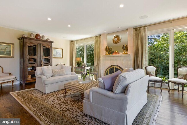 Building Photo - 4 Brettagne