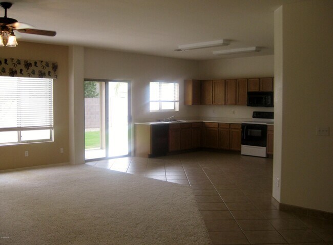 Building Photo - 1042 E Canyon Way