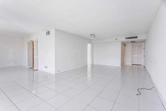 Building Photo - 2425 Presidential Way