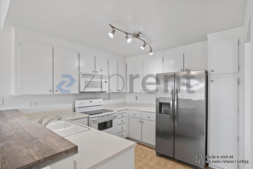 Building Photo - 4874 Starflower Dr