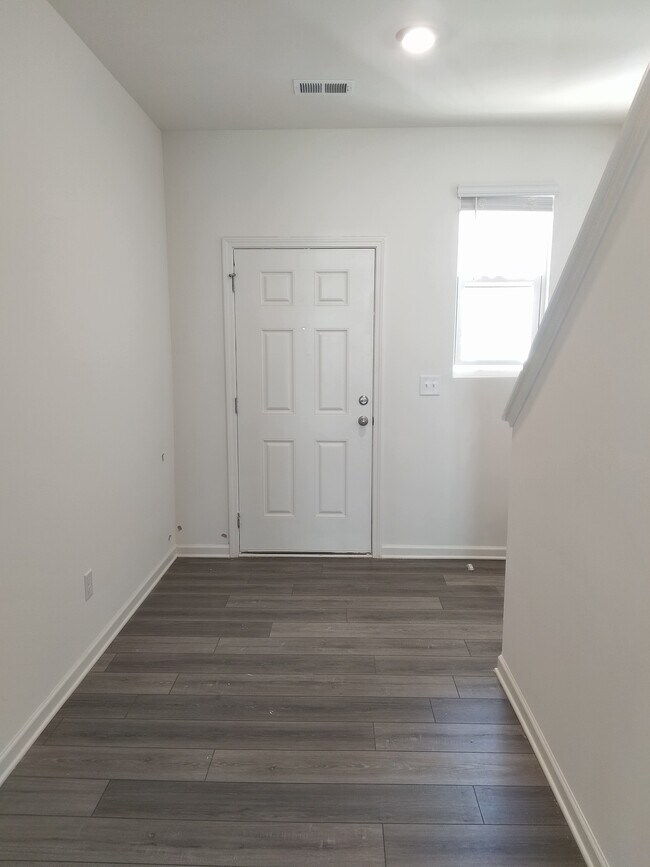 Building Photo - 306 Penn Sta Wy