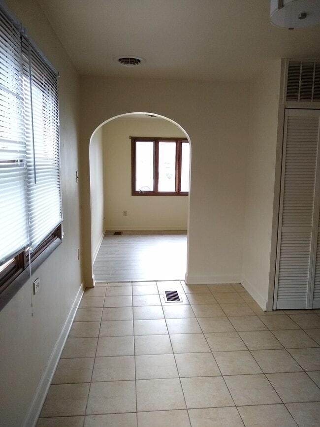 Building Photo - 149 N Cavender St