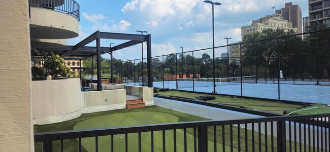 Building Photo - 2020 N Lincoln Park W