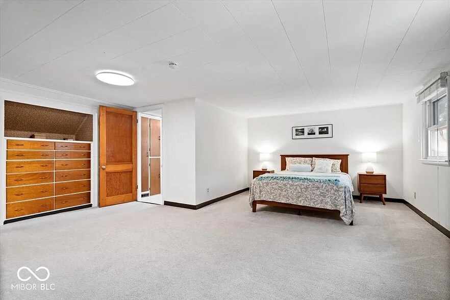 Building Photo - 636 S Broadway St