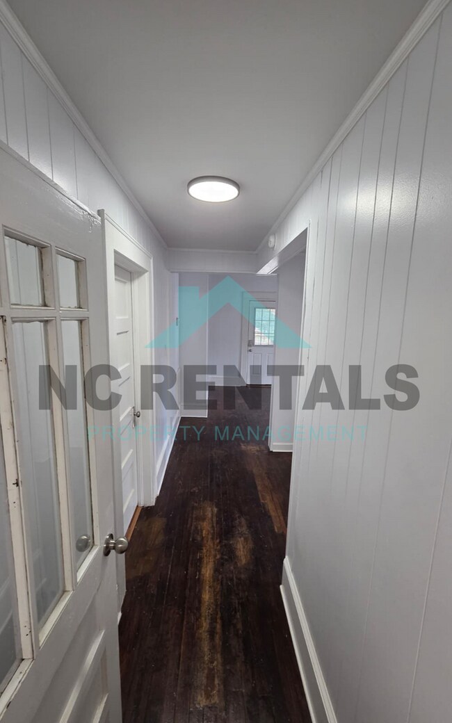 Building Photo - 204 N 6th Ave