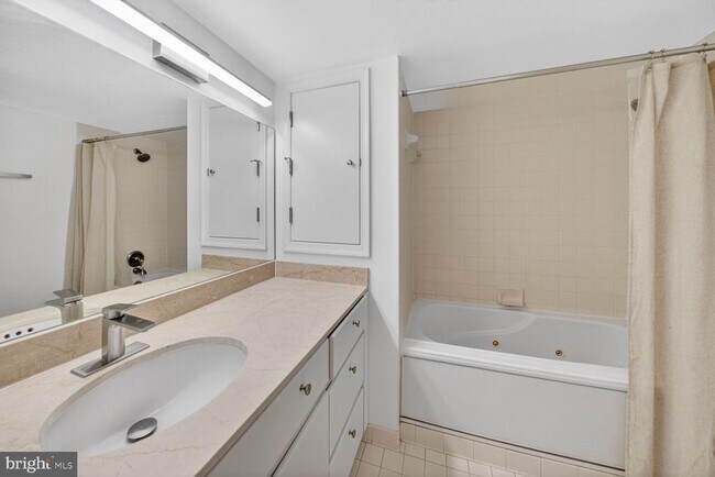 Building Photo - 701 Pennsylvania Ave NW