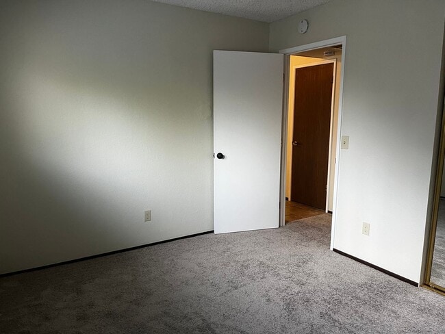 Building Photo - Newly Renovated 2 Bedroom, 2 Bathroom 1050 Sqft. 1/2 Plex Orangevale Home for Lease.