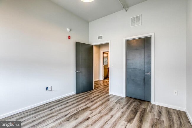 Building Photo - 4800 Brown St