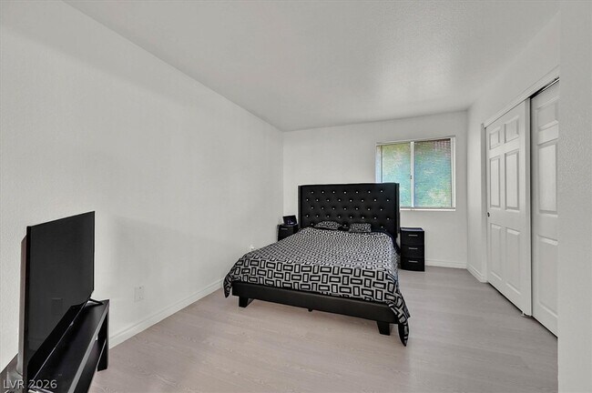 Building Photo - 5493 Indian River Dr