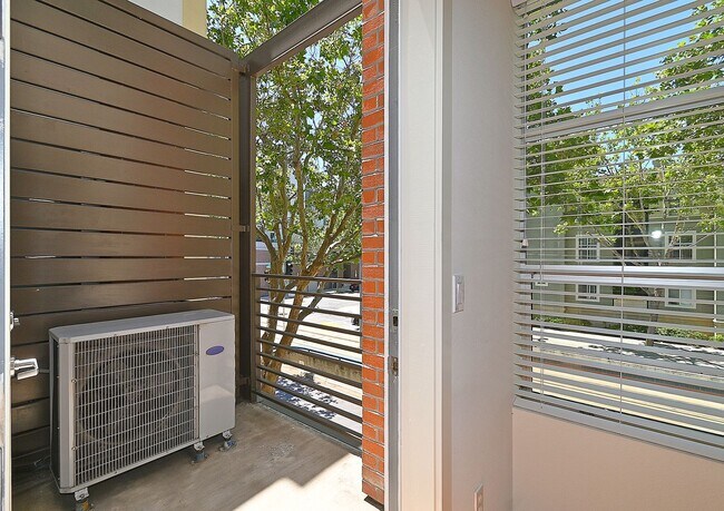 Building Photo - COMING SOON $2,650- CUTEST CONDO IN DOWNTO...
