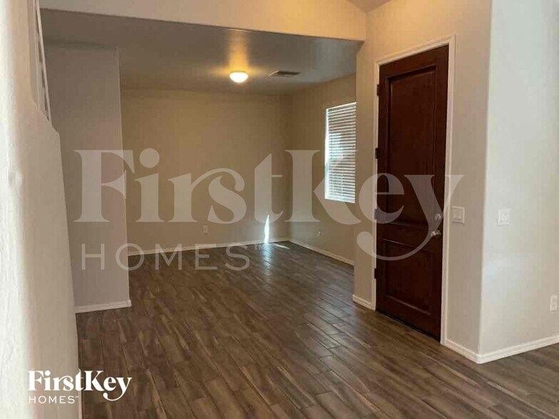 Building Photo - 4151 E Oakland St