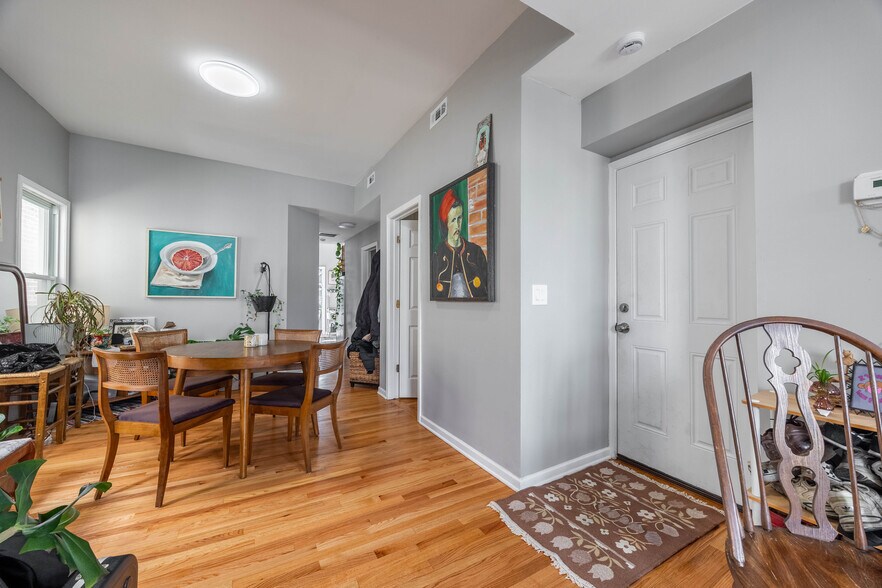 Building Photo - 1647 N Francisco Ave