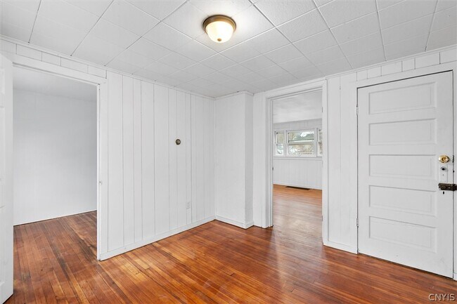 Building Photo - 104 Kincaid Ave