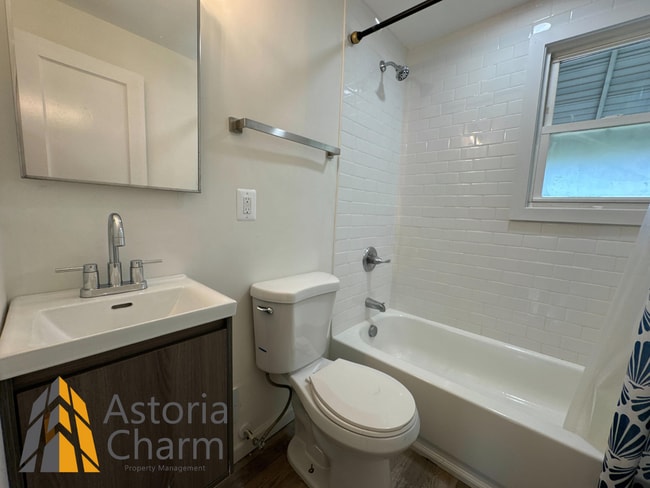 Building Photo - Cozy 2-Bedroom Home with Modern Updates & ...