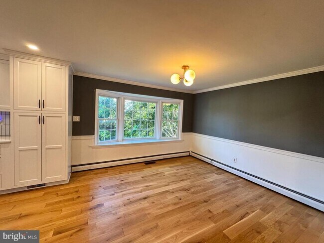 Building Photo - 765 Farnum Rd