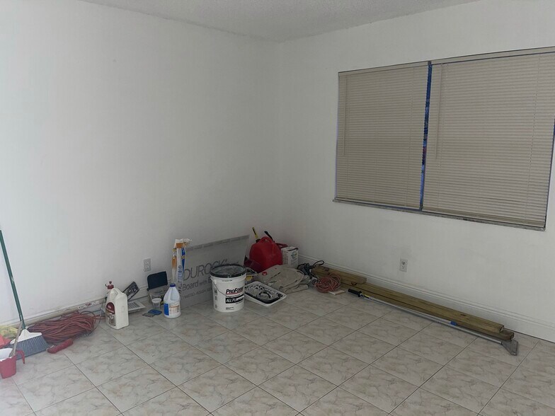 Building Photo - 5953 NW 25th Ct