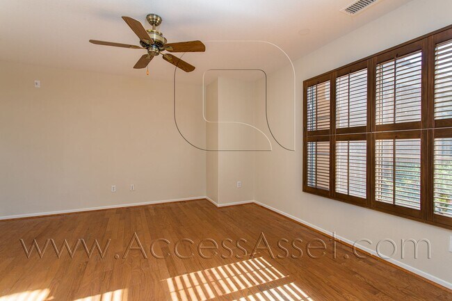 Building Photo - 40025 Athena Ln