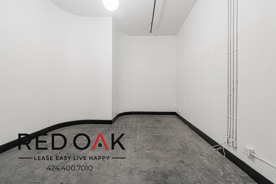 Building Photo - 620 Main St