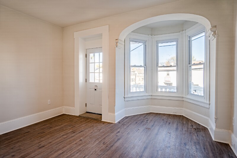 Building Photo - 400 Bridge St