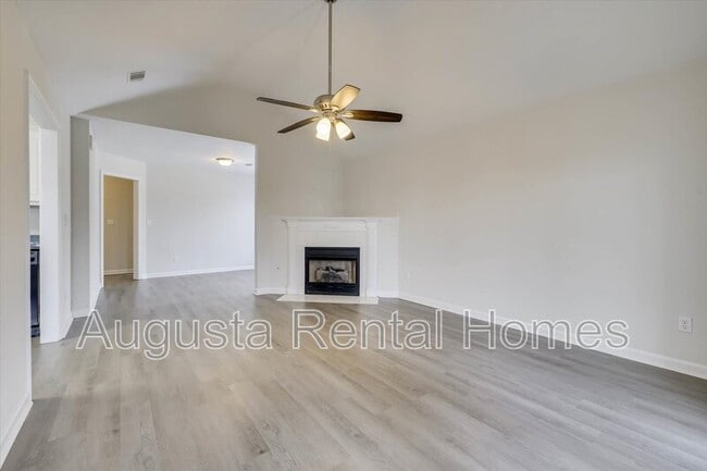 Building Photo - 2824 Cranbrook Dr