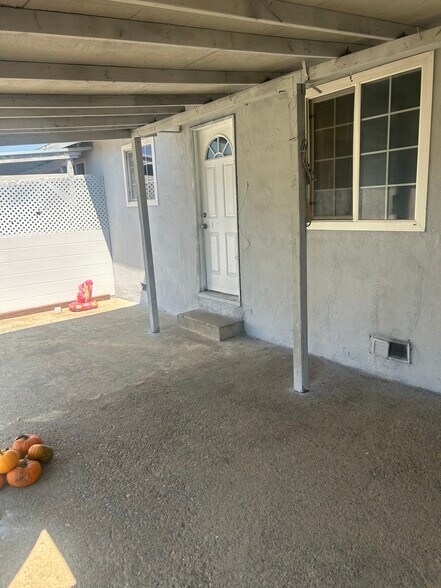 Building Photo - 6062 Vierra Ln