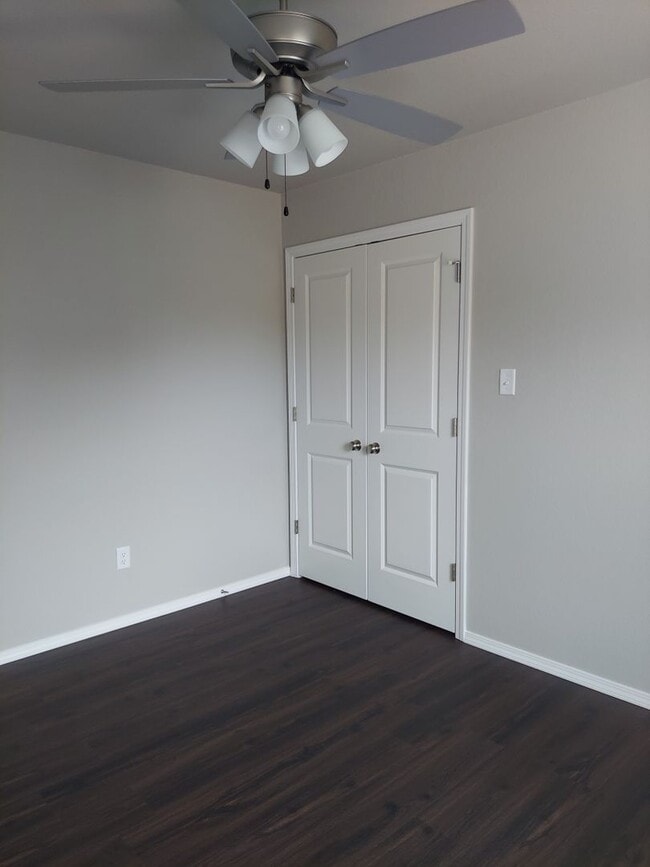 Building Photo - Beautiful 3 Bedroom Townhome in Alma!! *Move in Special*