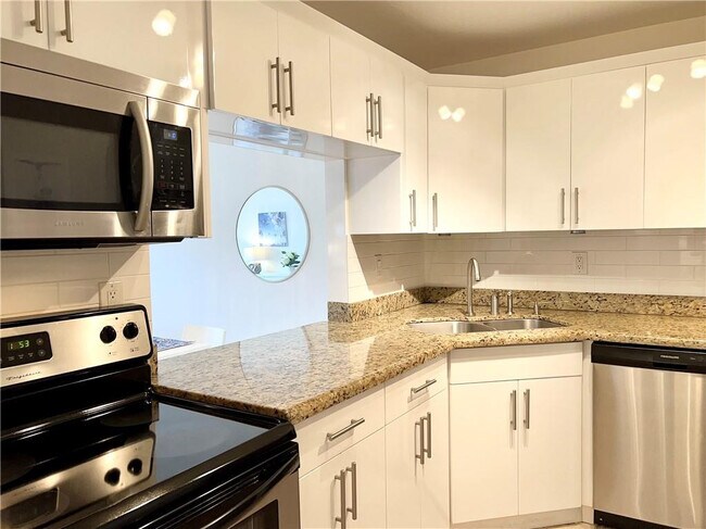 Building Photo - 619 Orton Ave