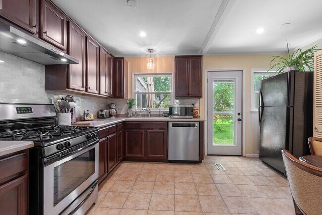 Building Photo - 1257 Brandywine Cir
