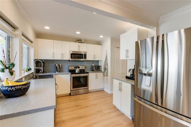Building Photo - 7090 Stonington Dr NE