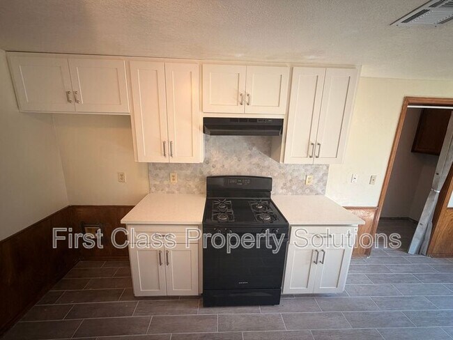 Building Photo - 8613 E Parkridge Dr