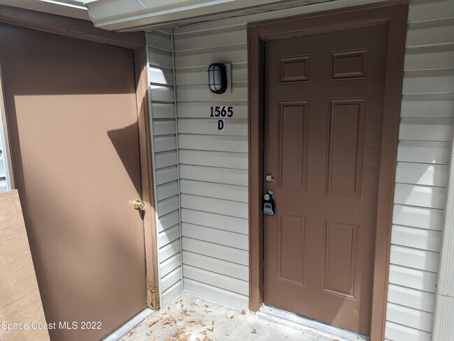 Building Photo - 1565 Violet Ave