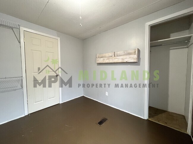 Building Photo - 240 Rister Rd